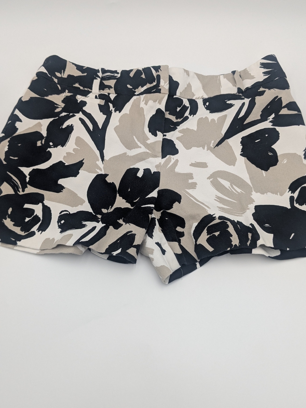 Ann Taylor LOFT Floral Print Shorts Size 8 Black Beige Cream Dress Shorts